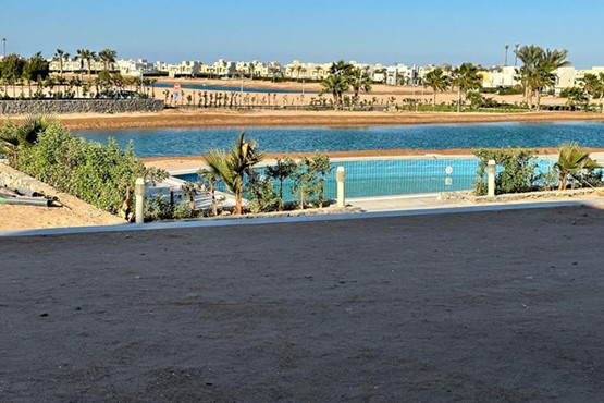 Apartment with Lagoon, Golf & Pool view